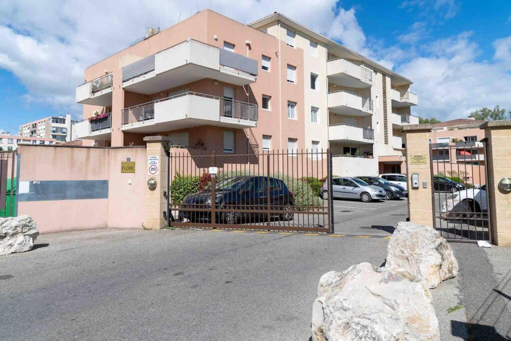 Appartement Avignon Garage-Spacieuse Terrasse Екстер'єр фото